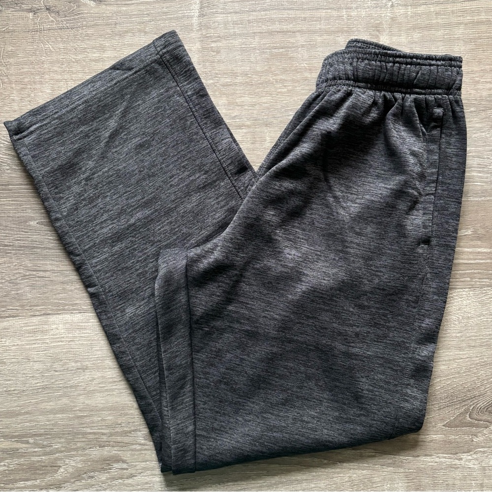 EUC Under Armour cold gear loose fit sweatpants